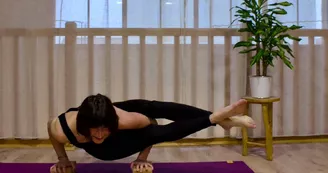 Fusion yoga café posture 4